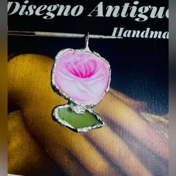 English Bone China & Sea Glass artisan pendant from Fragments of a Vintage Plate - Picture 5 of 6